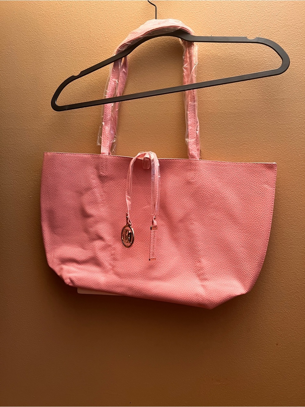 Badgley Mischka pink women’s decorative chain tote vegan leather